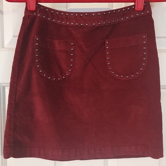 NWOT - Mossimo Faux Suede Studded Burgundy Mini Skirt Size 00 - Picture 2 of 4
